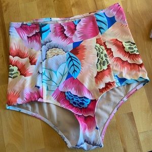 EUC Kortni Jeane high waited bottoms